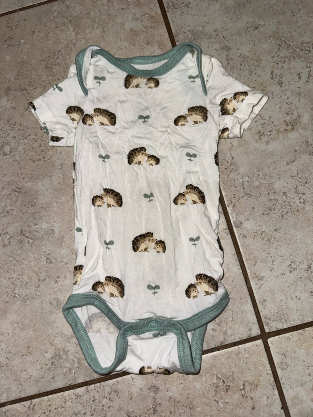 Kyte Baby Hedgehog Print Bodysuit White‎ Sage Green Trim 0-3 Months